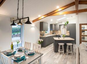 Kingston Tranquility dining room and kitchen at Rockbridge Country Park